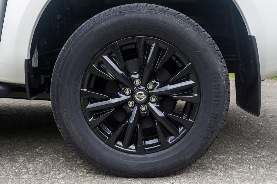 Колеса Nissan Navara Trek-1° 2017 года  (фото 8 из 18)